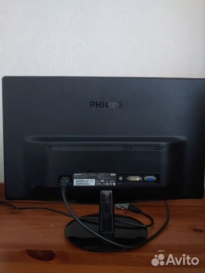 Монитор Philips 226v3l