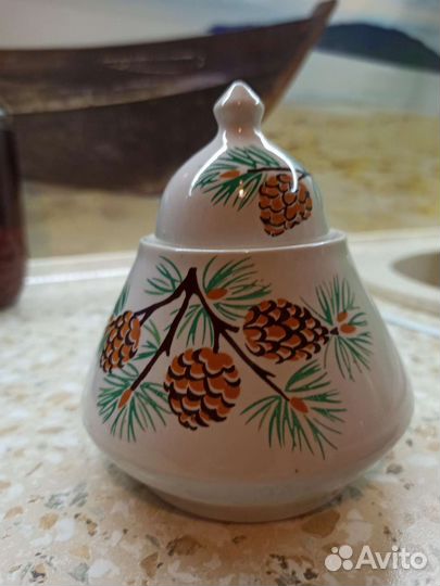 Сахарницы, заварочник, блюдца, кофейные чашки