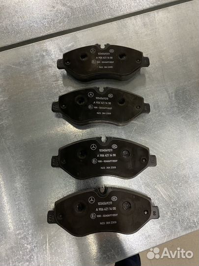 Комплект колодок тормозных A9064211600/A0064208420