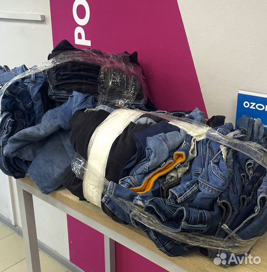 Джинсовая ткань, джинсы оптом, много джинс