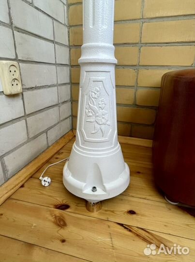 Уличный фонарь столб