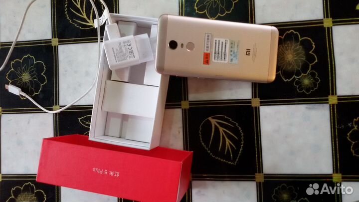Xiaomi Redmi 5 Plus, 4/64 ГБ
