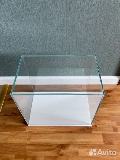 Стеклянный бокс витрина