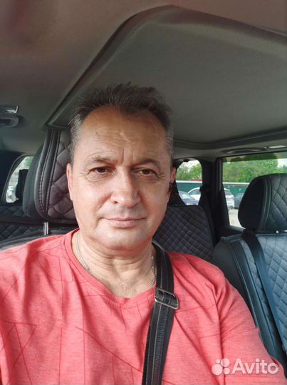 Опытный агент по недвижимости