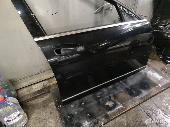 Дверь передняя правая Mercedes-Benz C-Класс