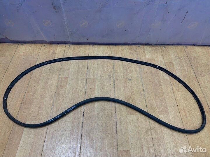Уплотнительная резинка задняя левая Opel Astra J
