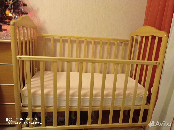 Детская кроватка с матрасом