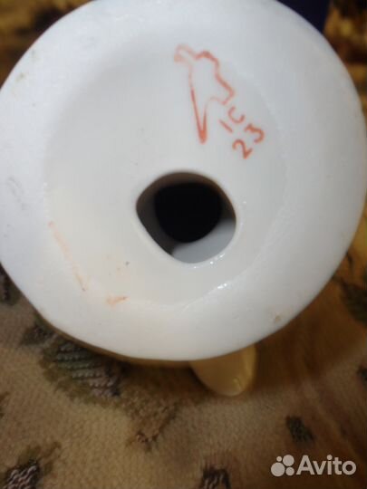 Фарфоровая статуэтка 