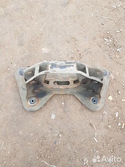 Подрамник задний Hyundai Santa-fe