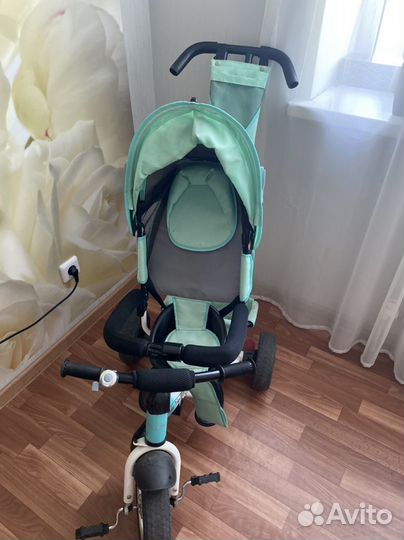 Трехколесный велосипед с ручкой capella