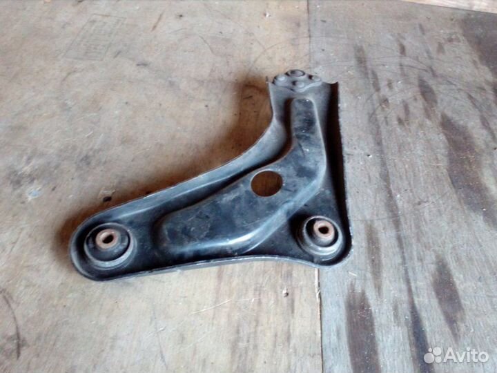 Рычаг подвески передний правый Peugeot 207 WC 1.6