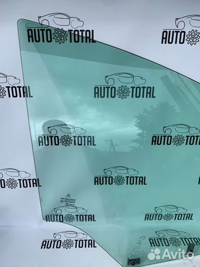 Стекло двери переднее правое Citroen C4 2011