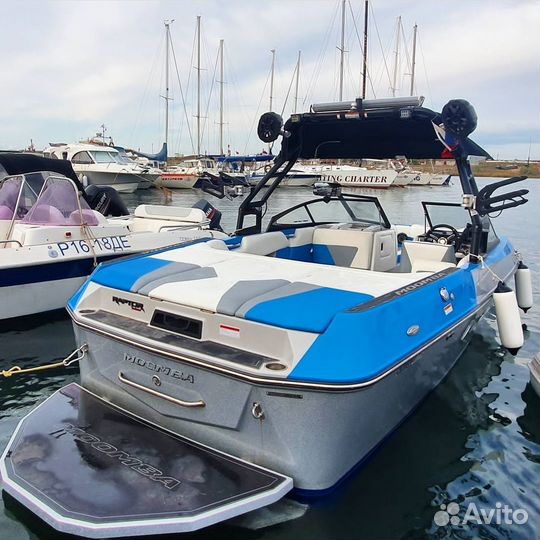 Продаю буксировщик Moomba Helix