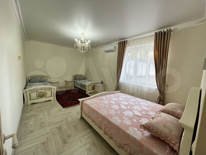 2-к. квартира, 70 м², 1/8 эт.