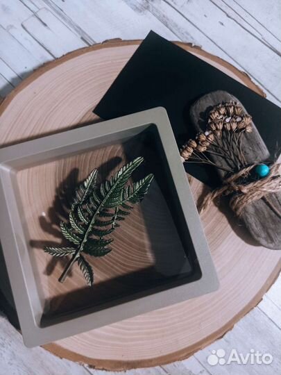 Брошь веточка в шкатулке