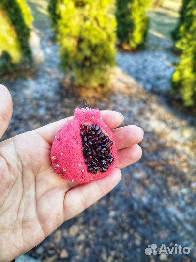 Брошь гранат