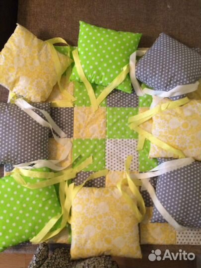 Бортики и одеяло в кроватку