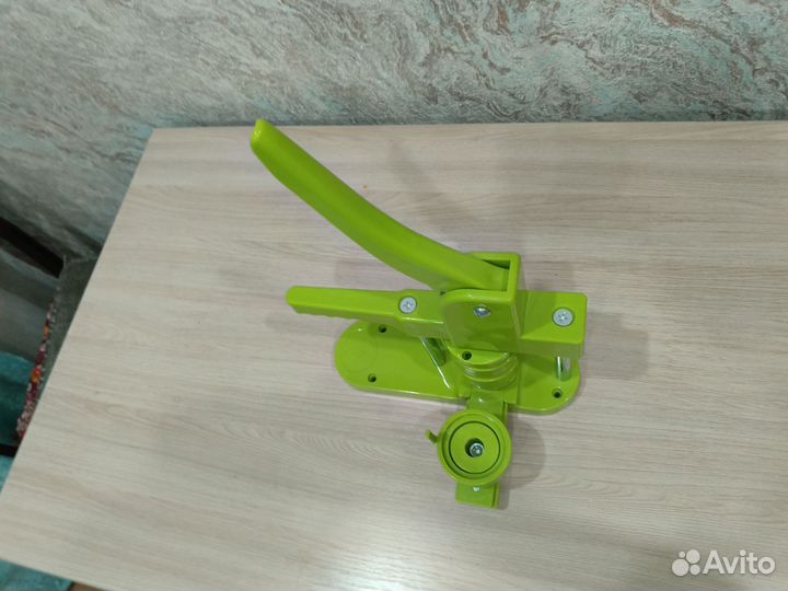 Машинка для значков