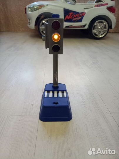 Светофор игрушка