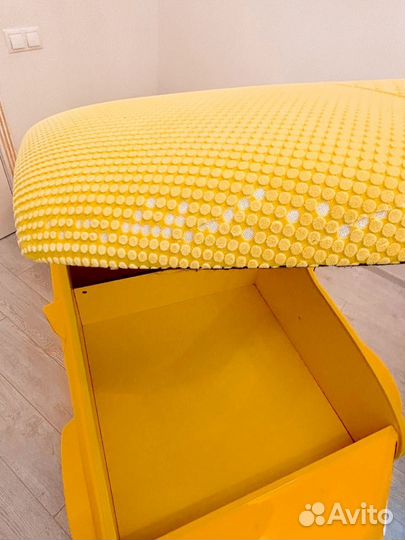 Детская кроватка-машинка