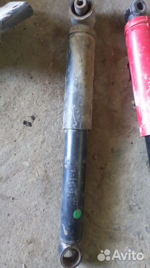 Амортизатор задний Ниссан Кашкай