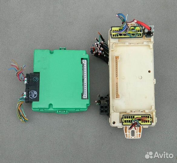 Блок предохранителей и комфорта Galant 8 4G64