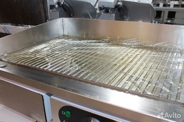 Поверхность жарочная Hurakan HKN-PSR550