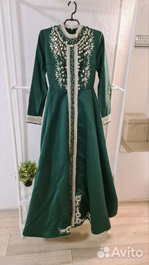 Национальный костюм женский, на никах