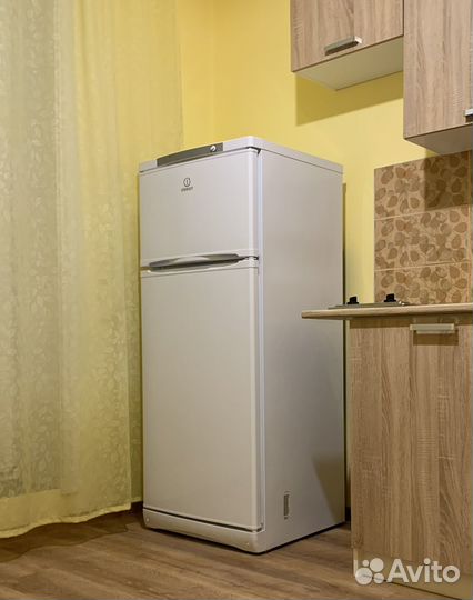 Холодильник двухкамерный indesit