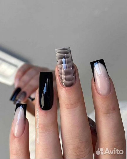 Модель на маникюр