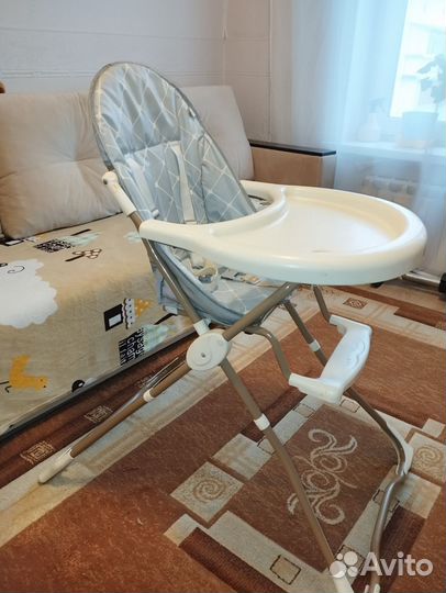 Детский столик и стульчик для кормления