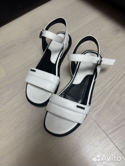 Босоножки женские