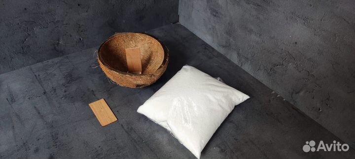 Свеча в кокосе из натурального растительного воска