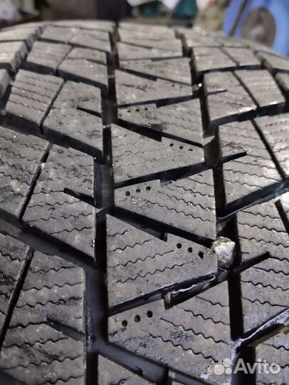 Bridgestone Blizzak DM-V1 225/55 R17