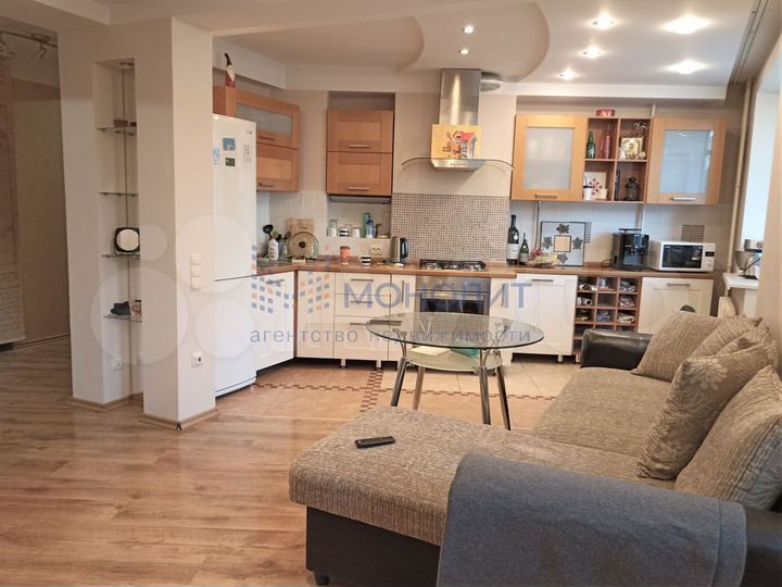 2-к. квартира, 81,4 м², 2/5 эт.