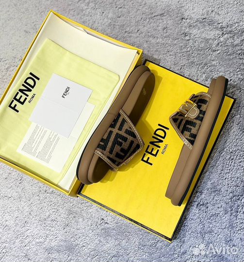 Шлепанцы Fendi