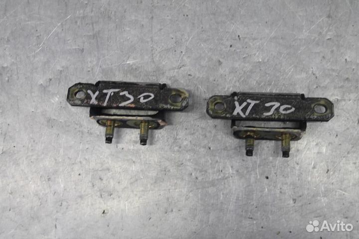 Петли двери багажника Nissan X-Trail T30