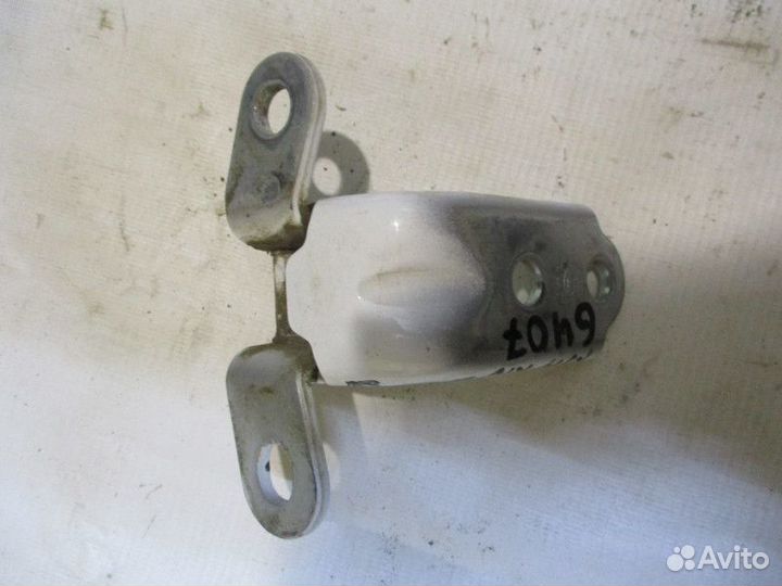 Петля двери задней правой нижняя Kia Rio 3 (UB\QB)