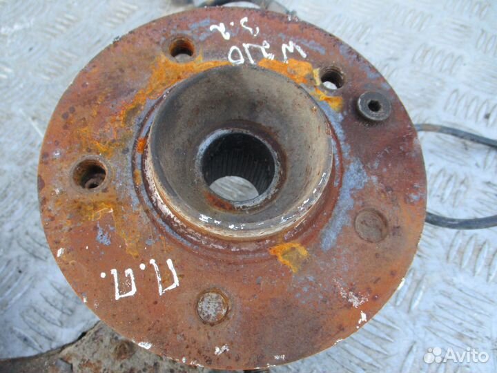 Кулак поворотный передний Mercedes Benz W210 3.2