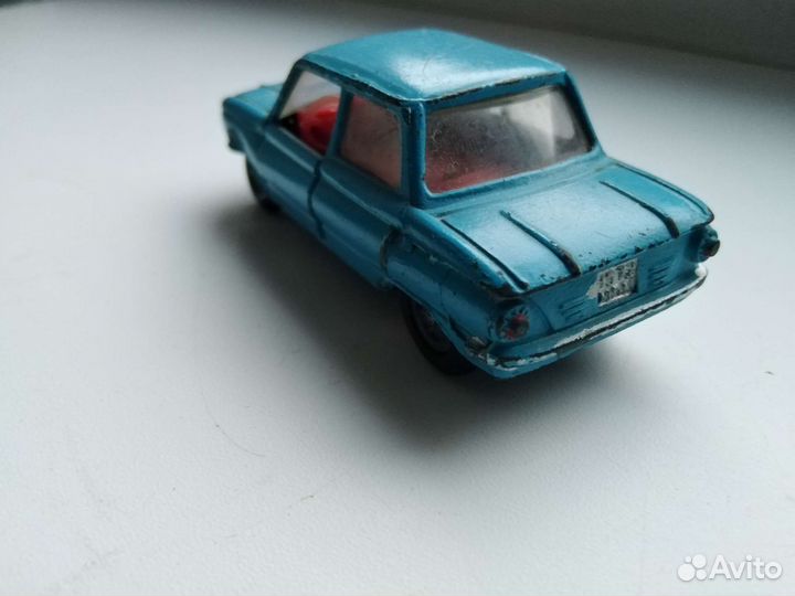 Модель автомобиля Запорожец 1/43 СССР