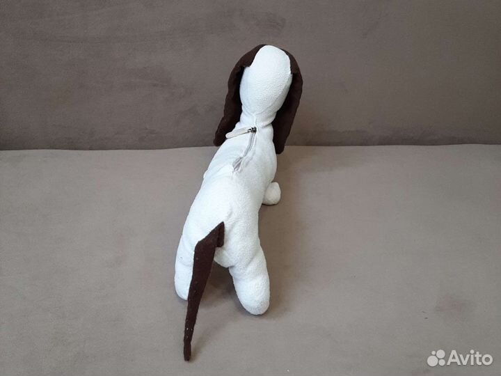 Такса мягкая игрушка с карманом для подарка