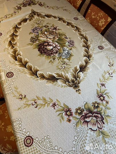 Скатерь из гобелена новая 150х220