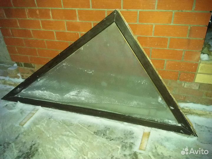 Окно пластиковое треугольное