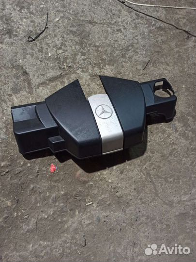 Крышка двигателя