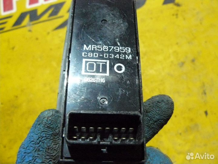 Блок управления стеклоподъемниками Mitsubishi Colt