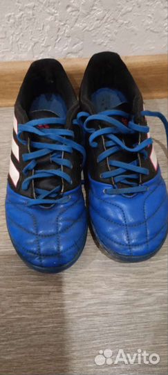 Футбольные бутсы adidas