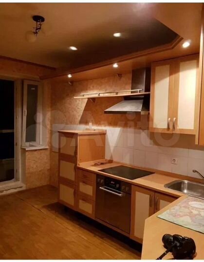 Доля в 2-к. квартире, 42 м², 1/4 эт.