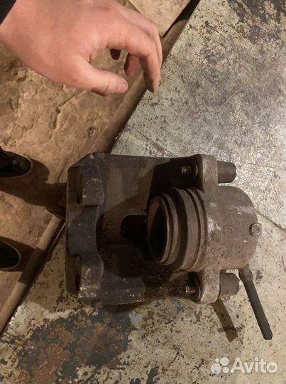 Супорт передний левый BMW E 39