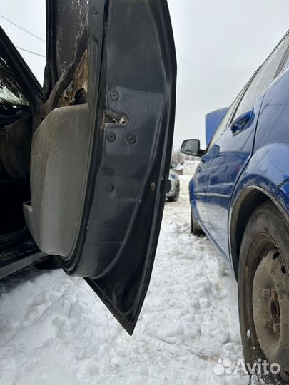 Правые двери на Renault Logan 1