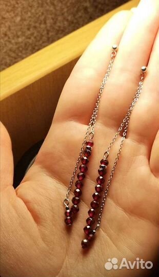 Длинные серьги гвоздики с гранатом